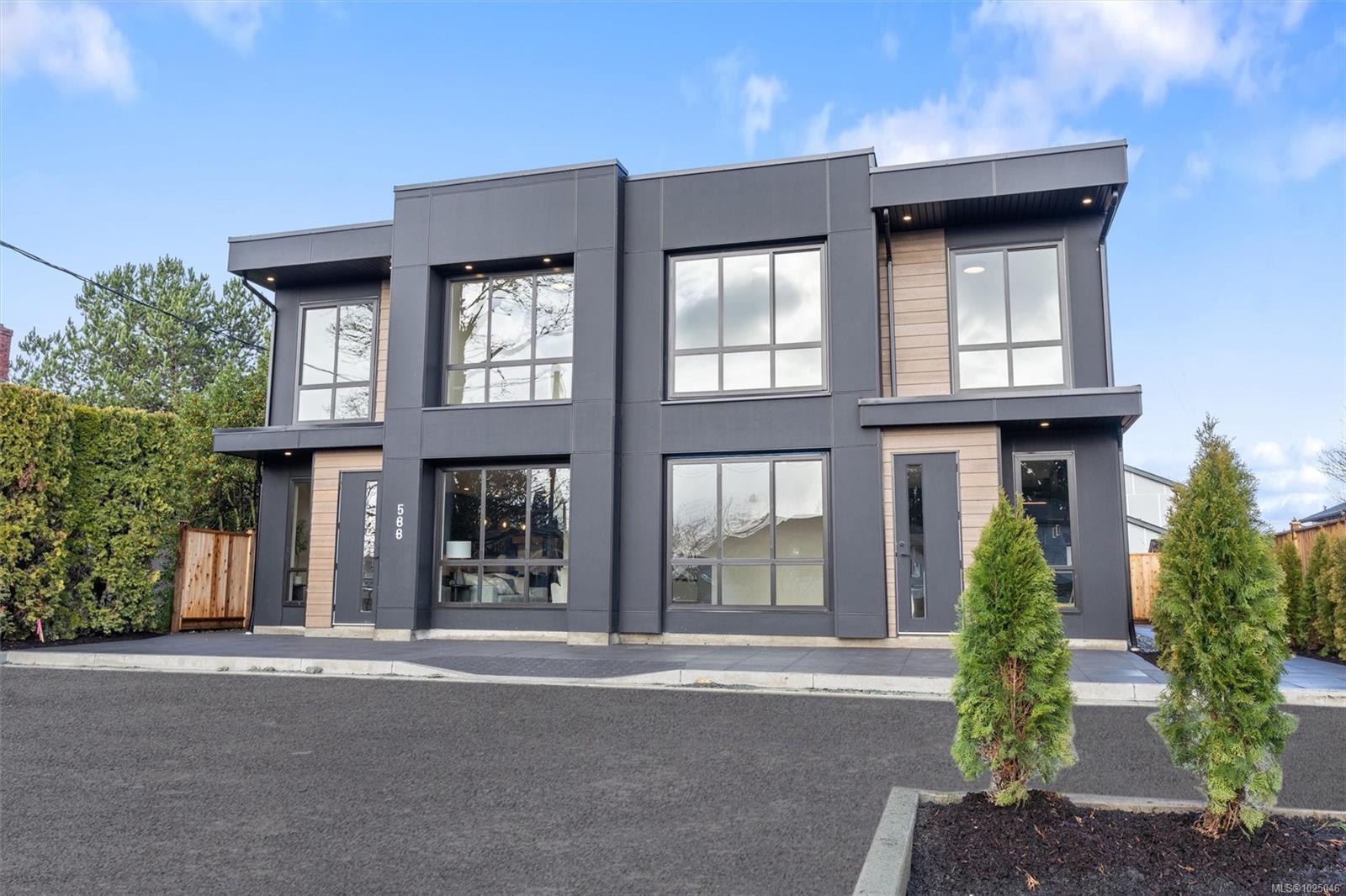 588 Whiteside St # 3