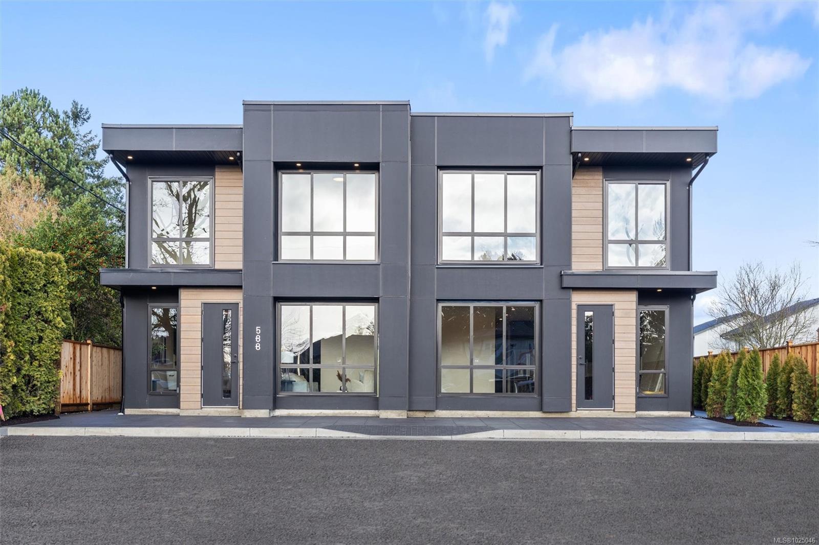 588 Whiteside St # 3