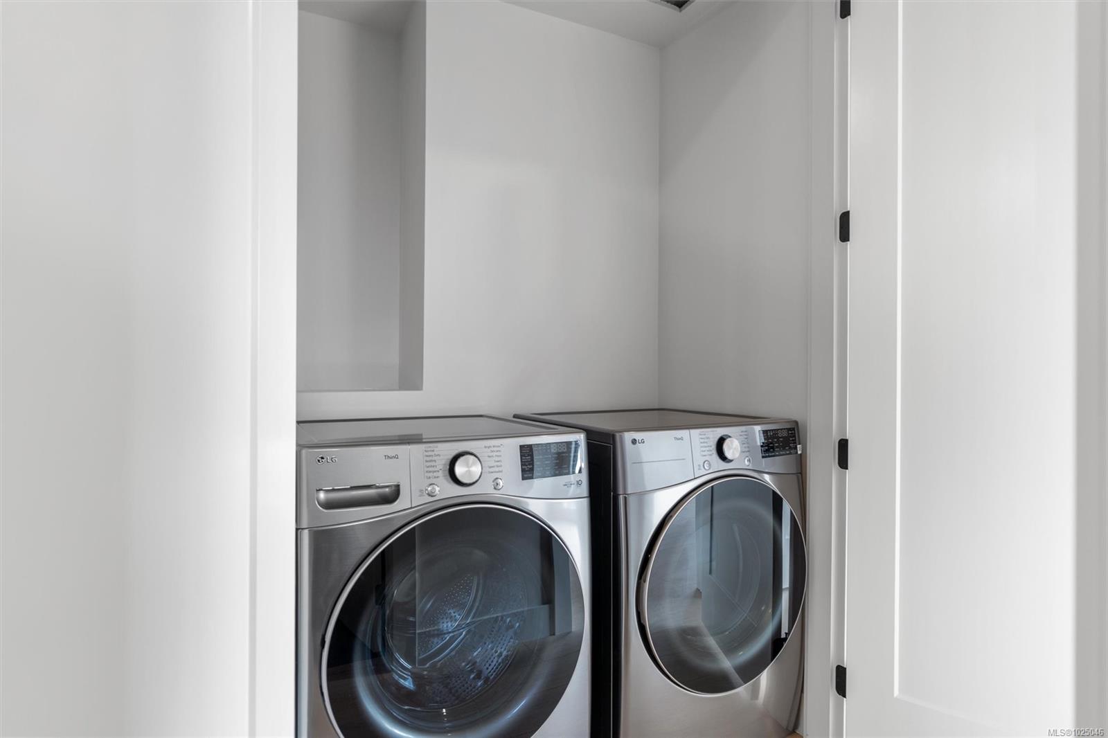 588 Whiteside St # 3