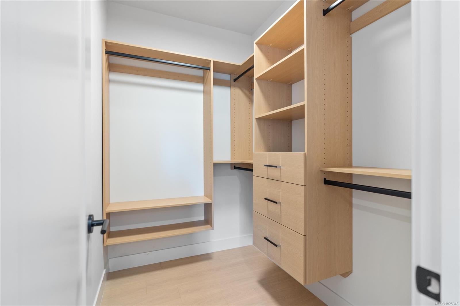 588 Whiteside St # 3