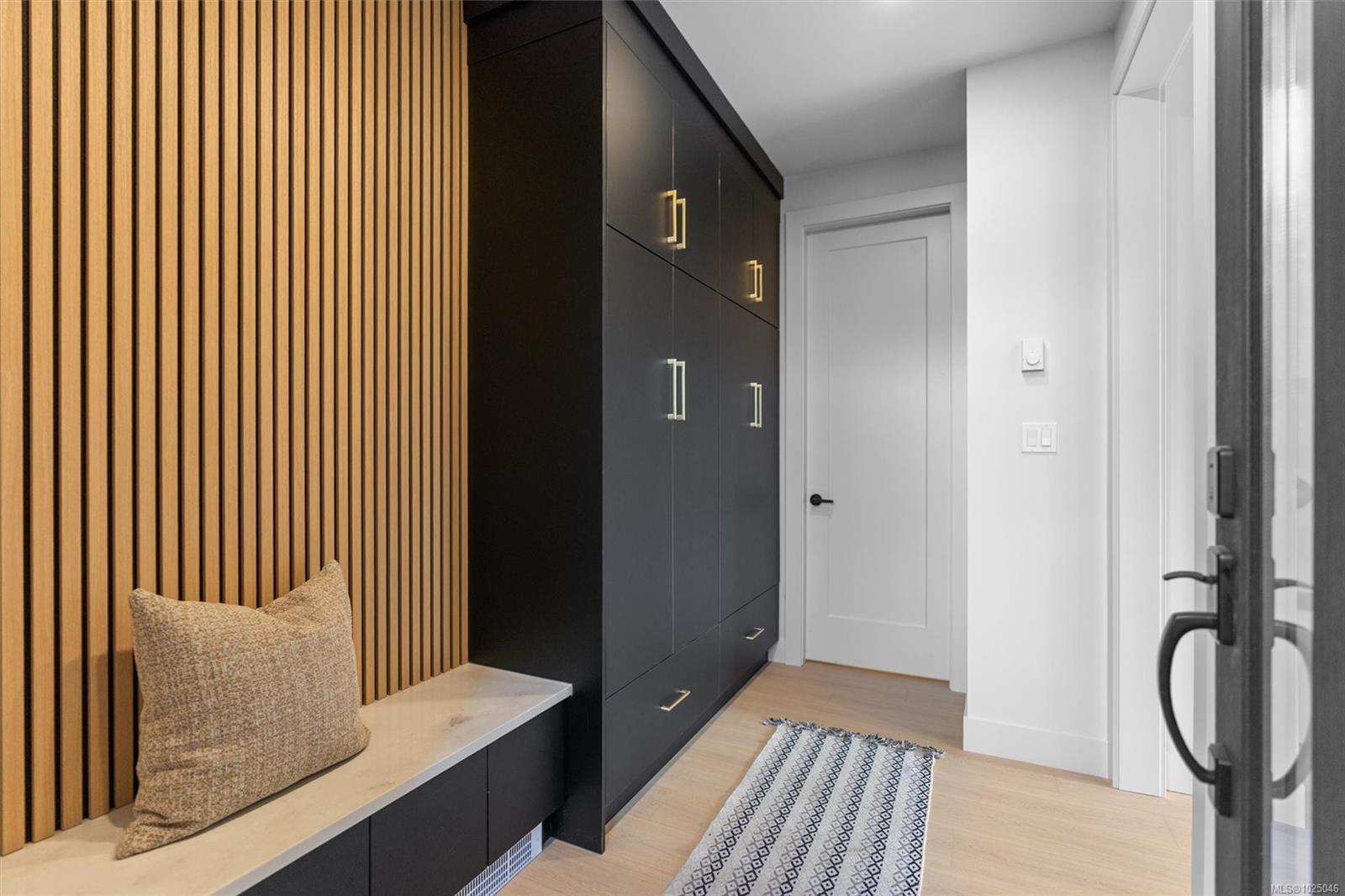 588 Whiteside St # 3