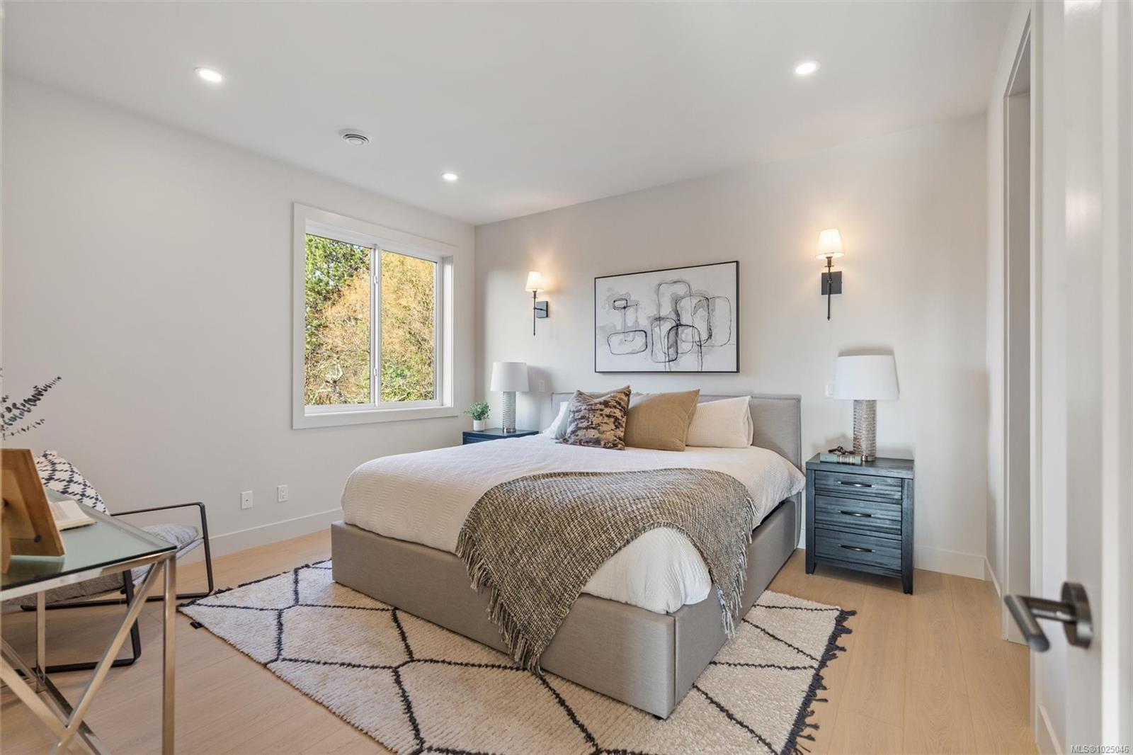 588 Whiteside St # 3