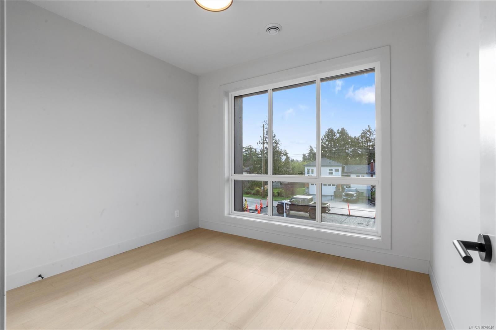 588 Whiteside St # 3