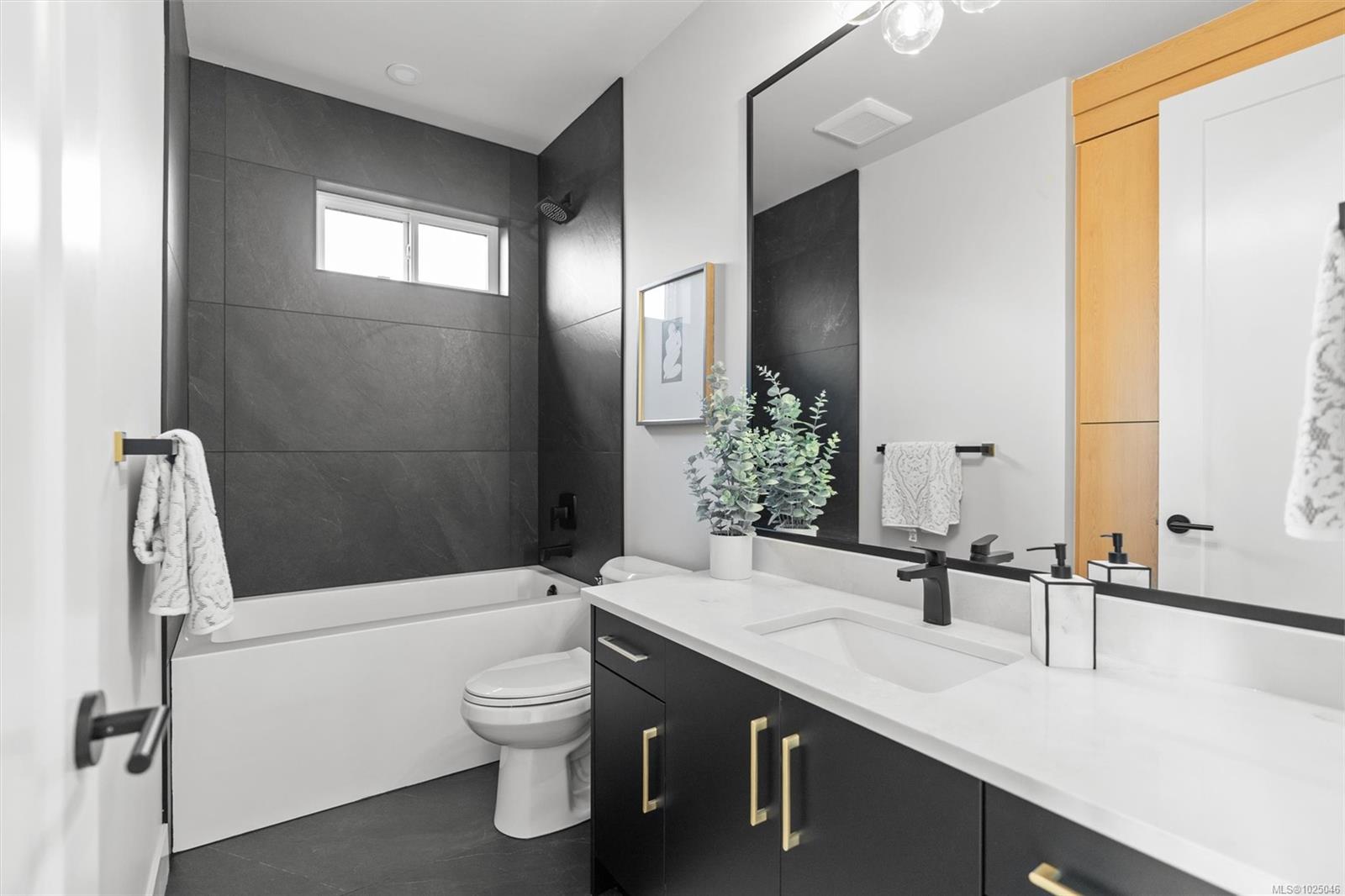 588 Whiteside St # 3