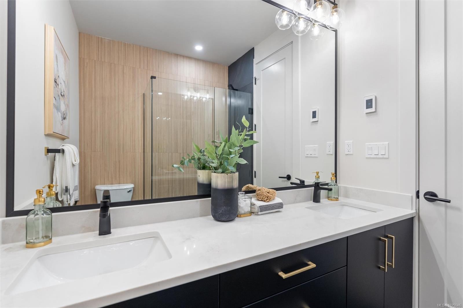 588 Whiteside St # 3