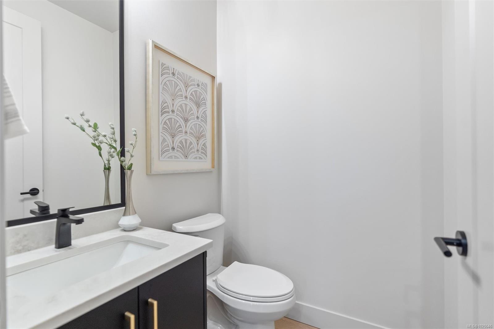 588 Whiteside St # 3