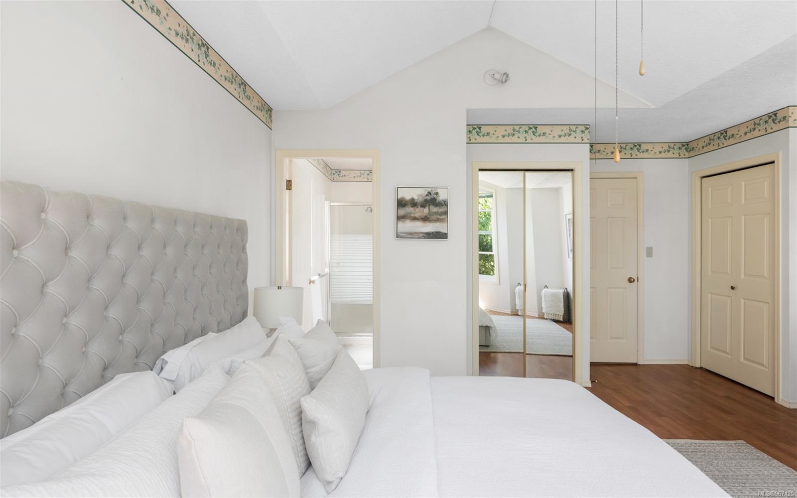 4540 West Saanich Rd Unit: 11