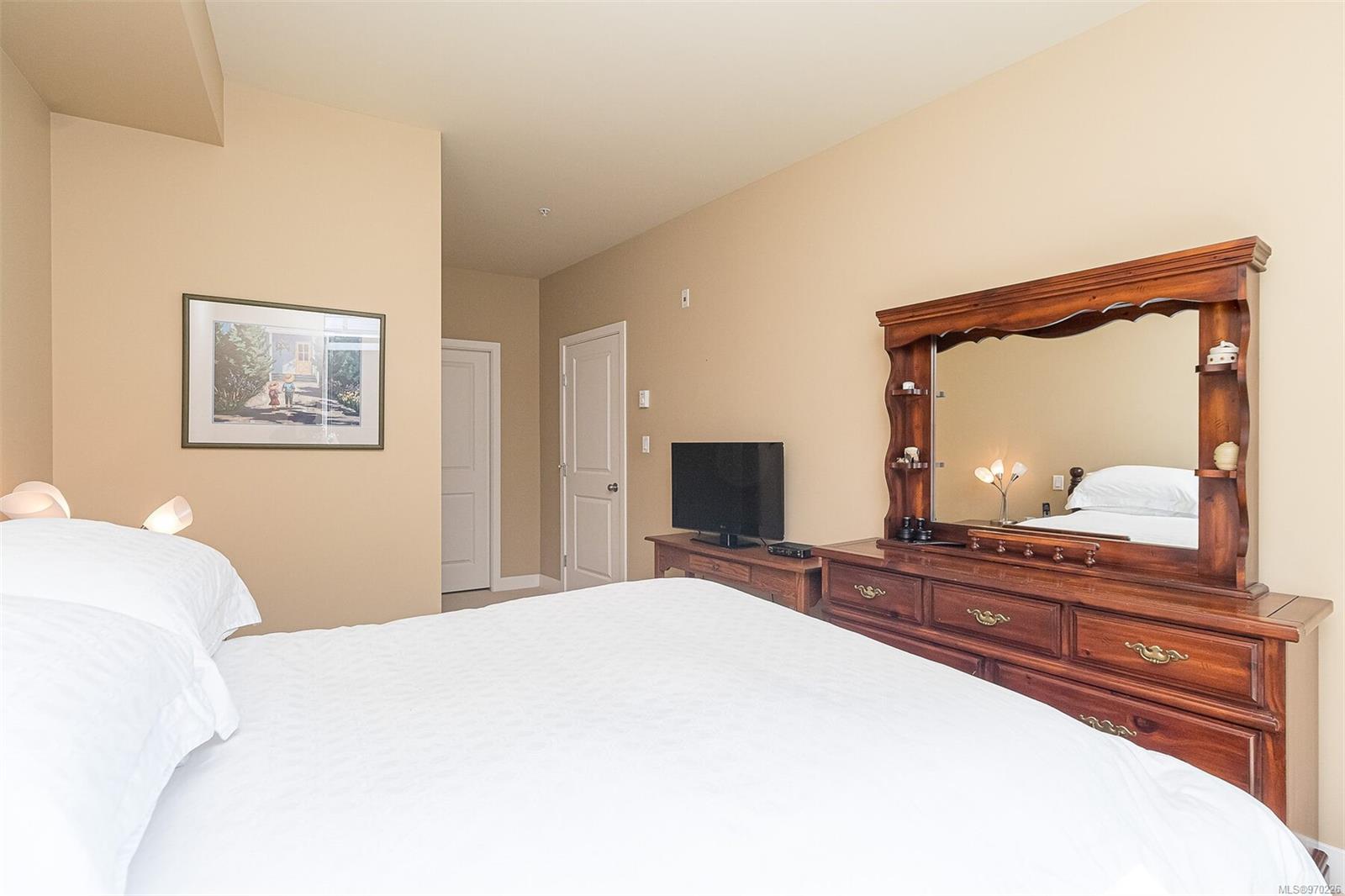 608 Fairway Ave # 303