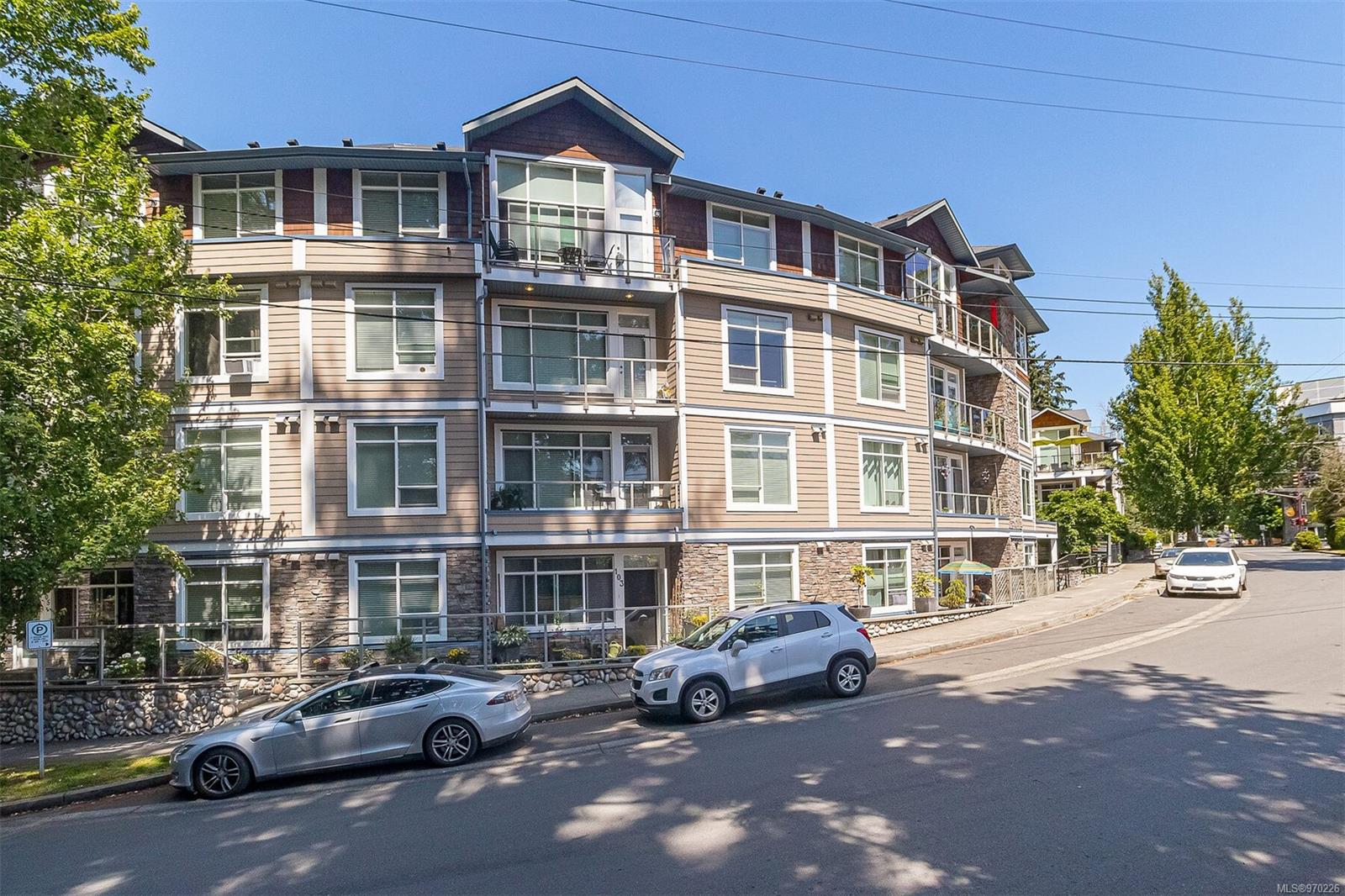 608 Fairway Ave # 303