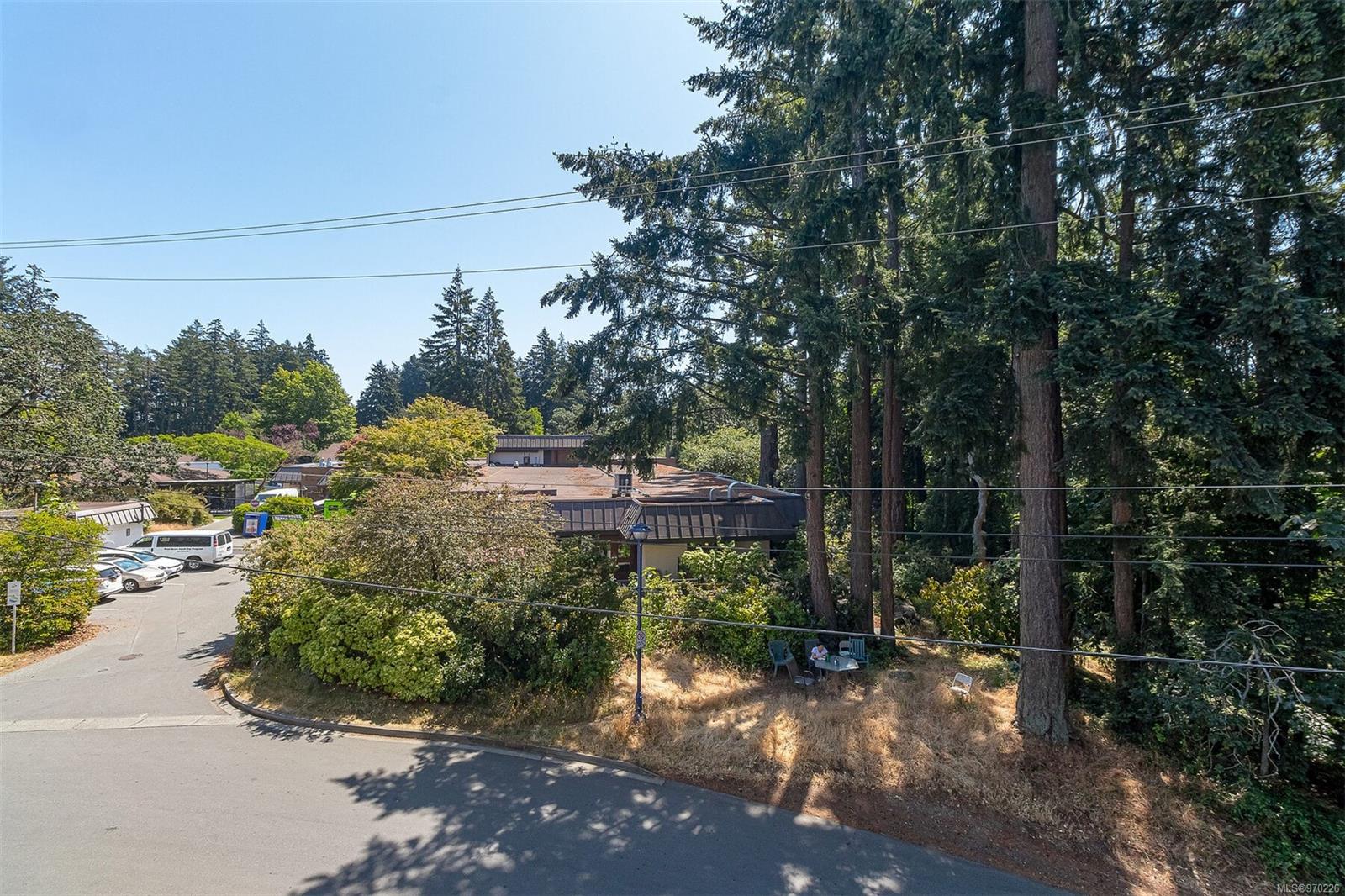 608 Fairway Ave # 303