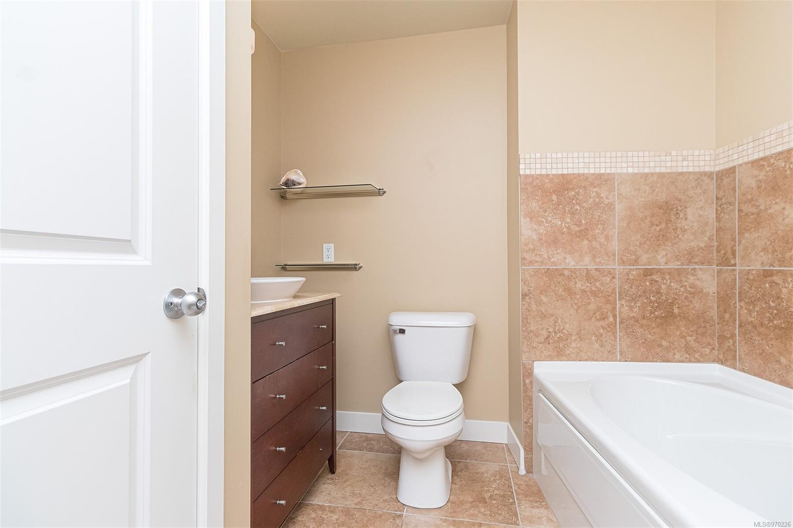 608 Fairway Ave # 303