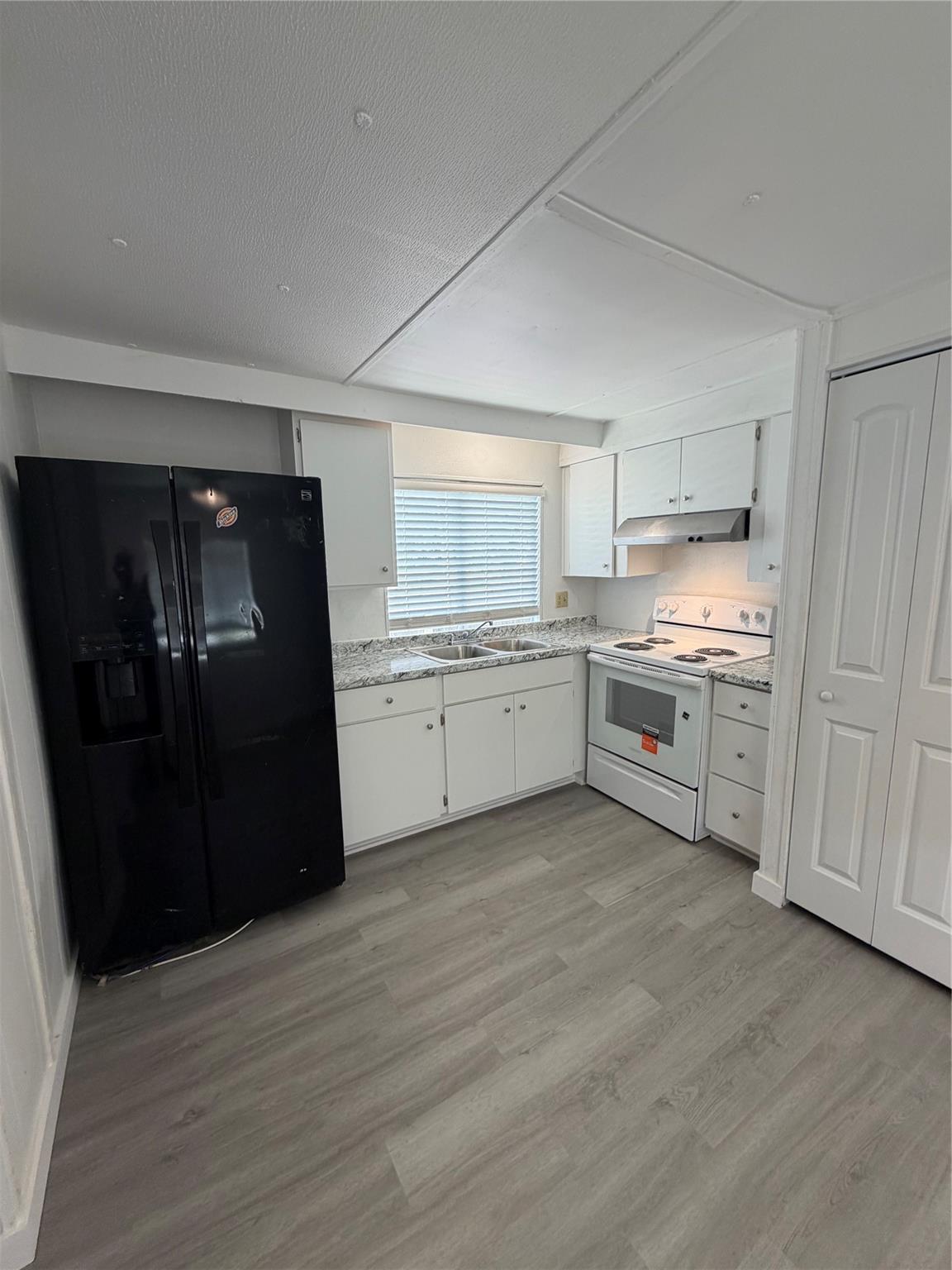403 Avenue E E