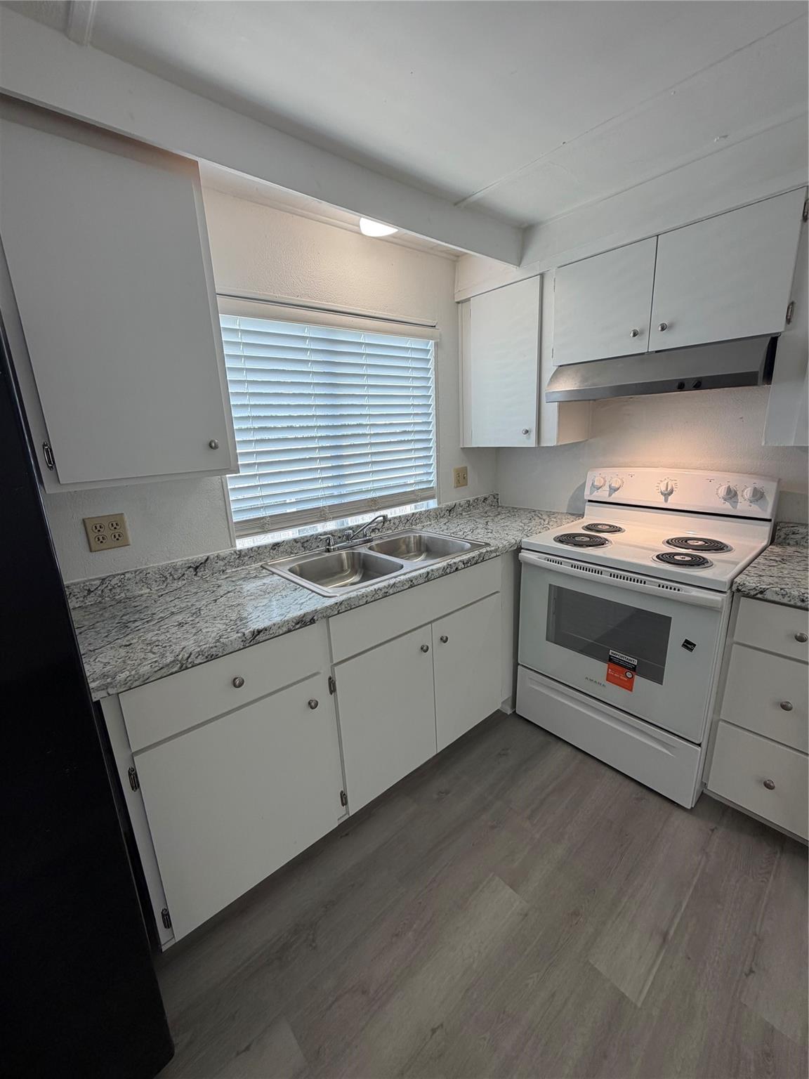 403 Avenue E E