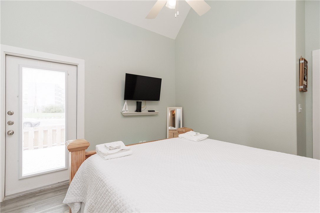 14921 Pirates Cove Dr