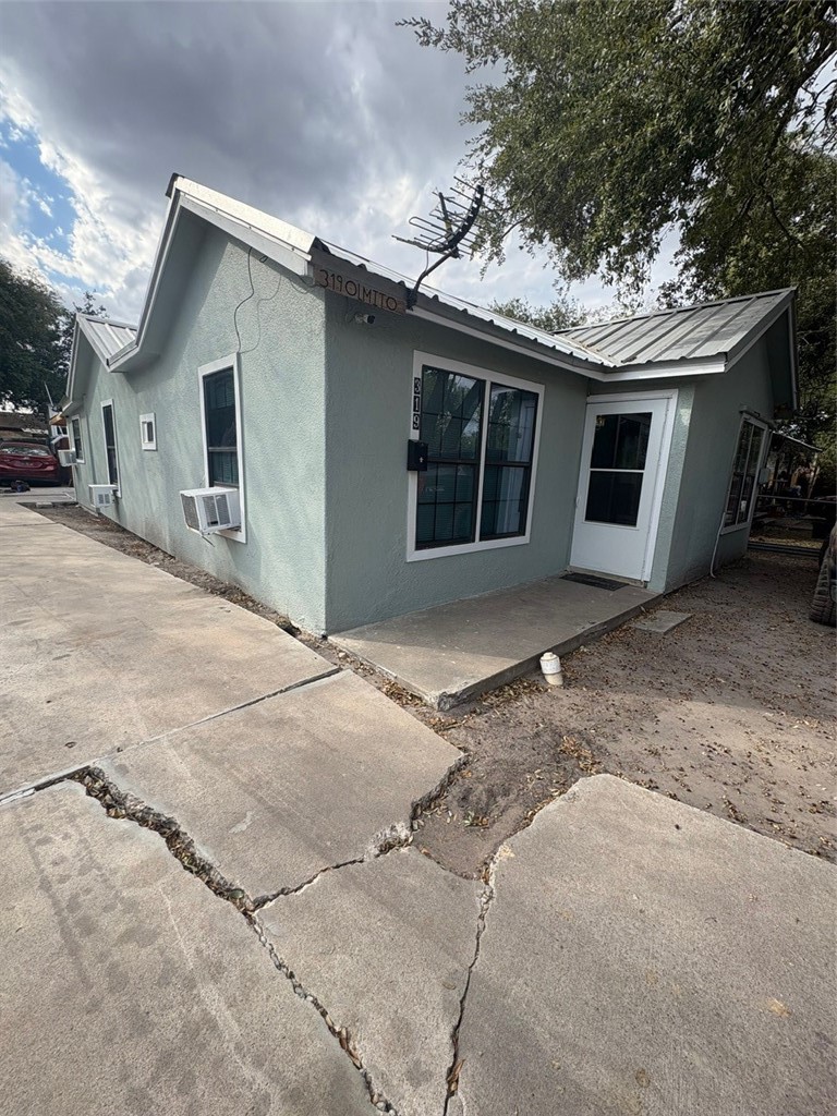 319 Olmito St