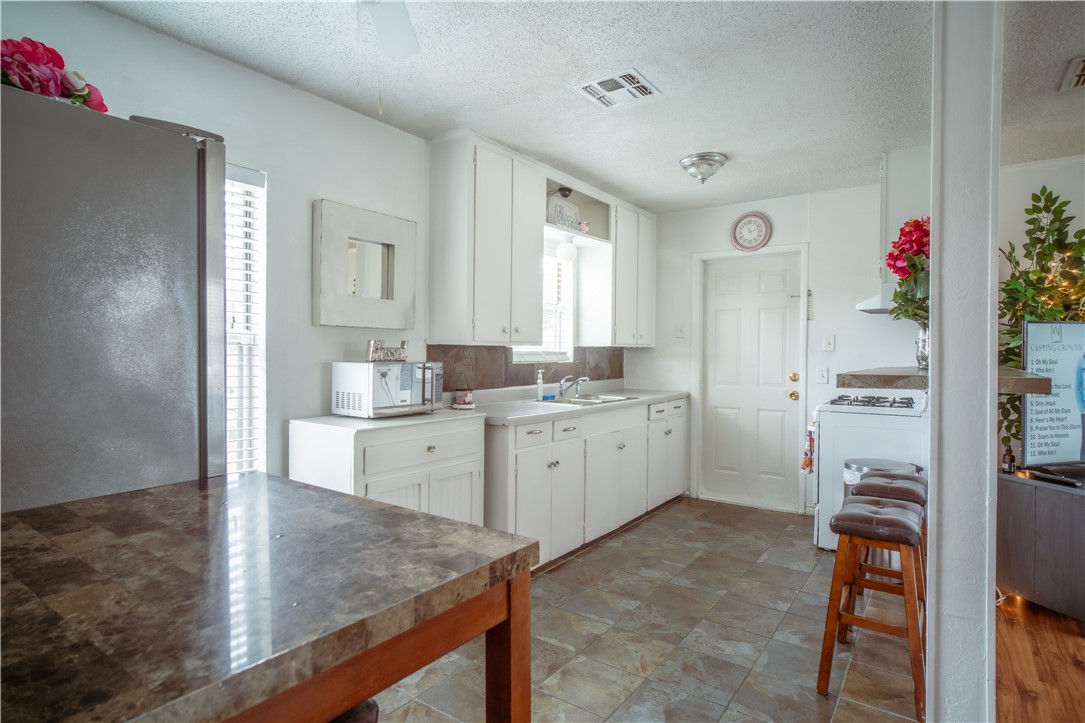 1125 Woodlawn Dr
