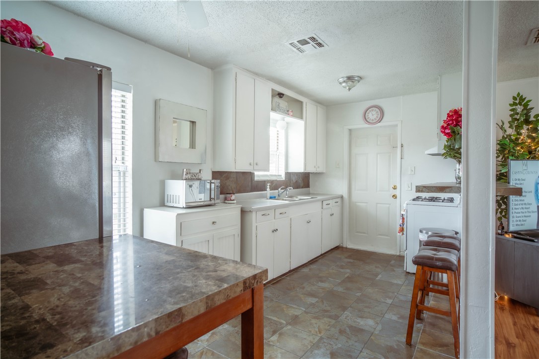 1125 Woodlawn Dr