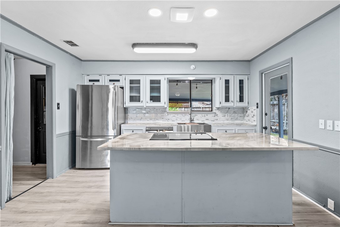 7234 Diamond Ridge Dr