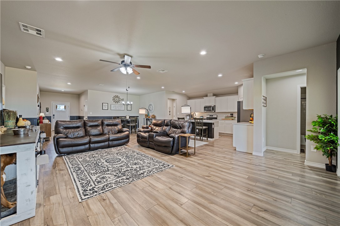 1317 London Towne Blvd