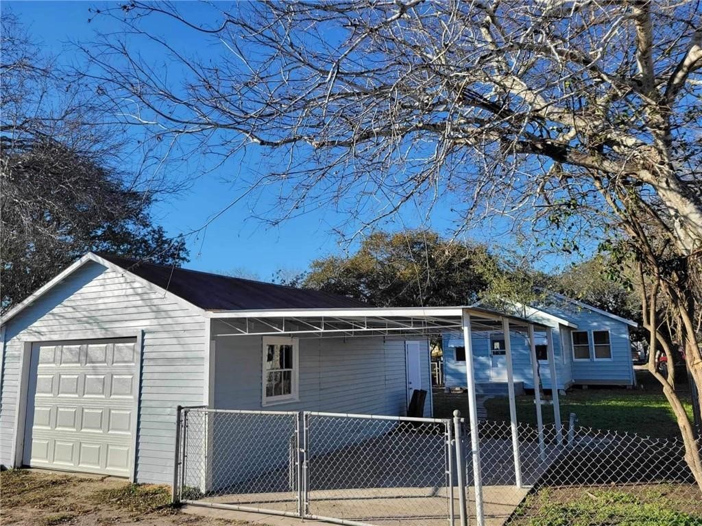 309 E Hoffman Ave