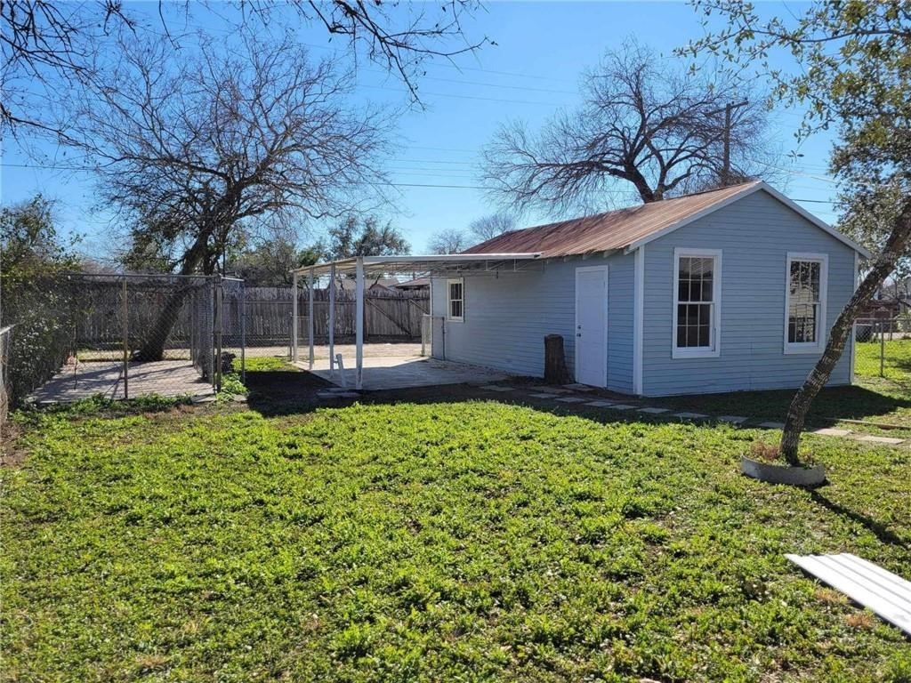 309 E Hoffman Ave