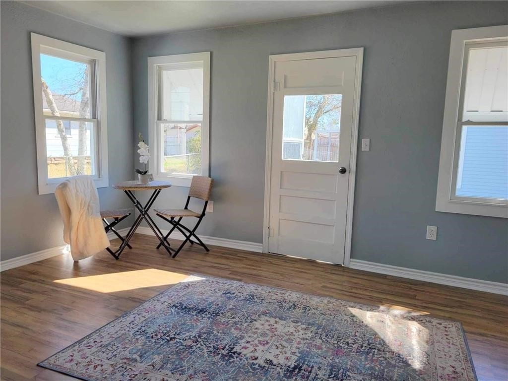 309 E Hoffman Ave