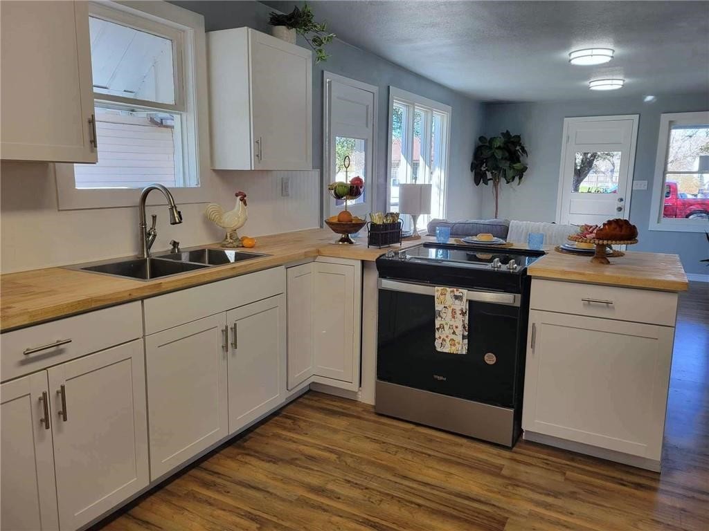 309 E Hoffman Ave