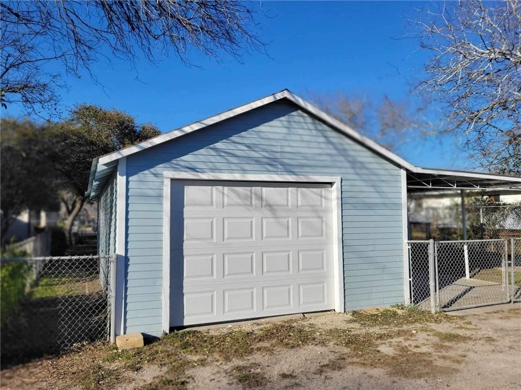 309 E Hoffman Ave