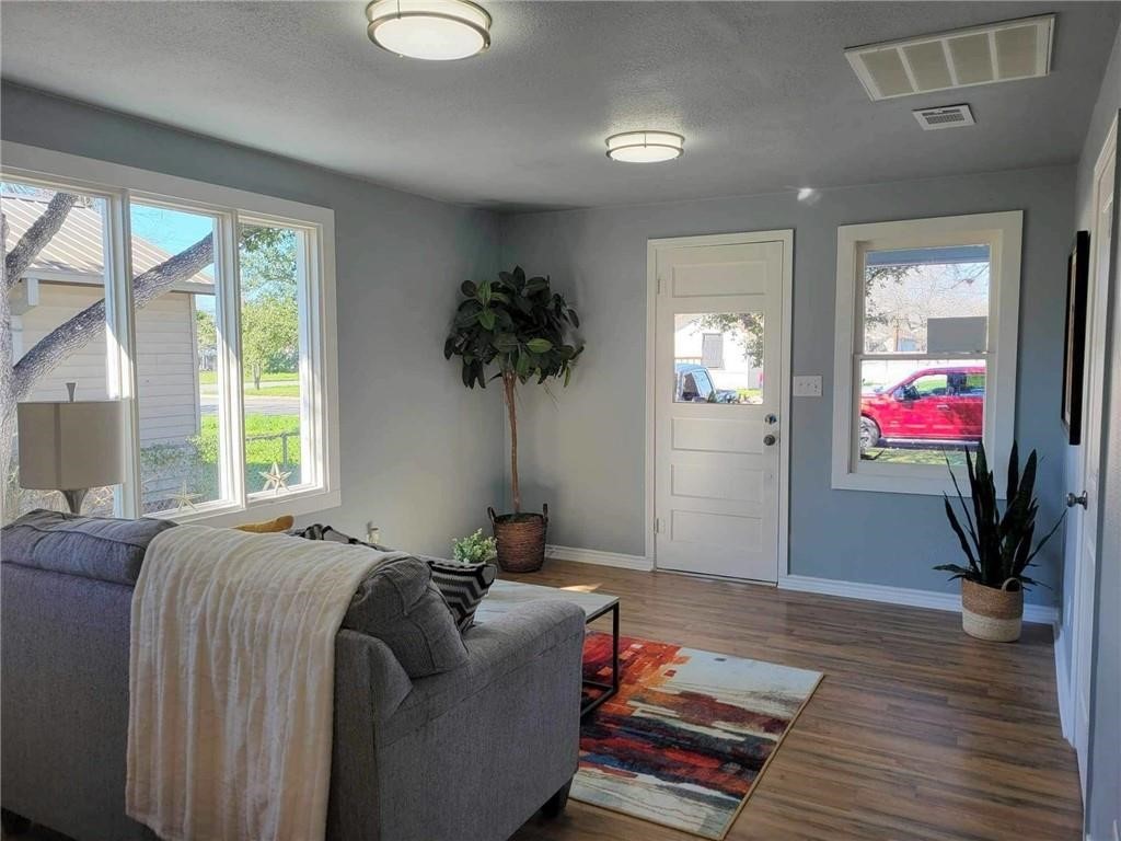 309 E Hoffman Ave