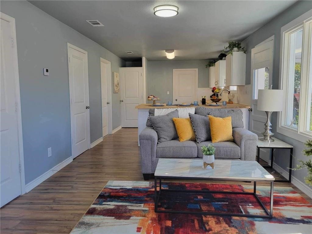 309 E Hoffman Ave