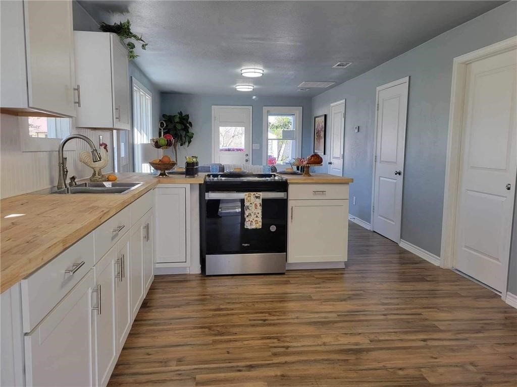309 E Hoffman Ave
