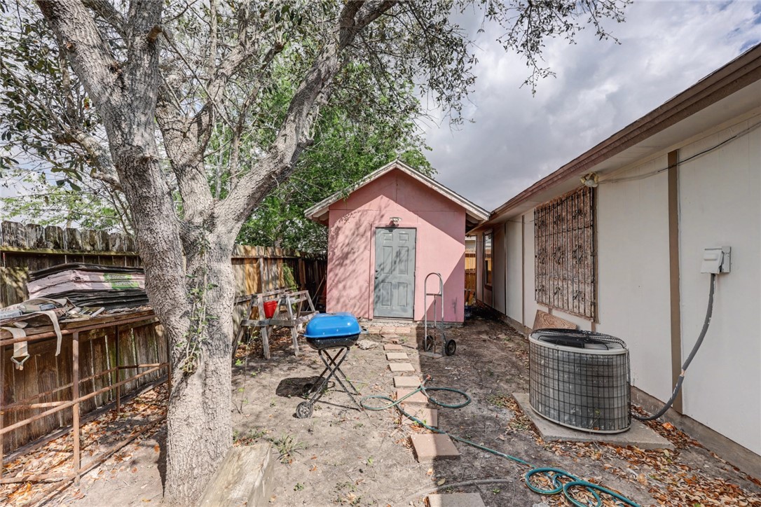 1109 Green Field Dr