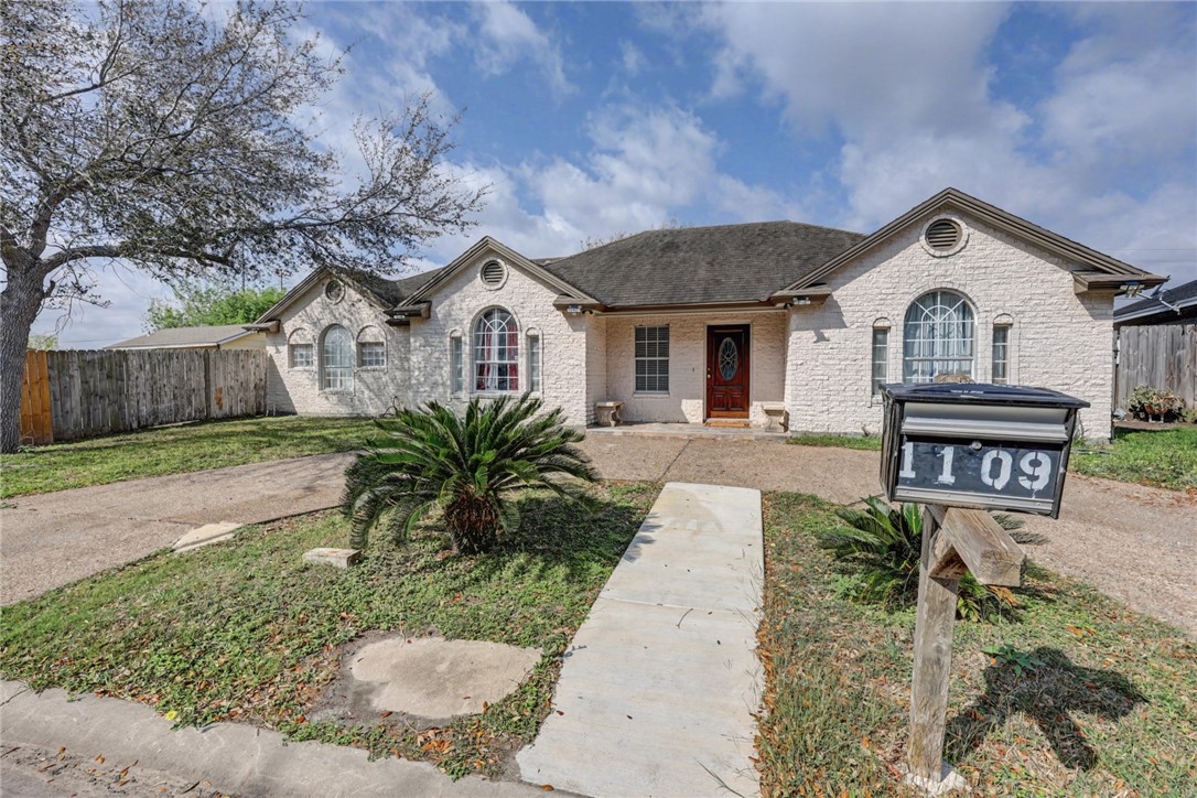1109 Green Field Dr