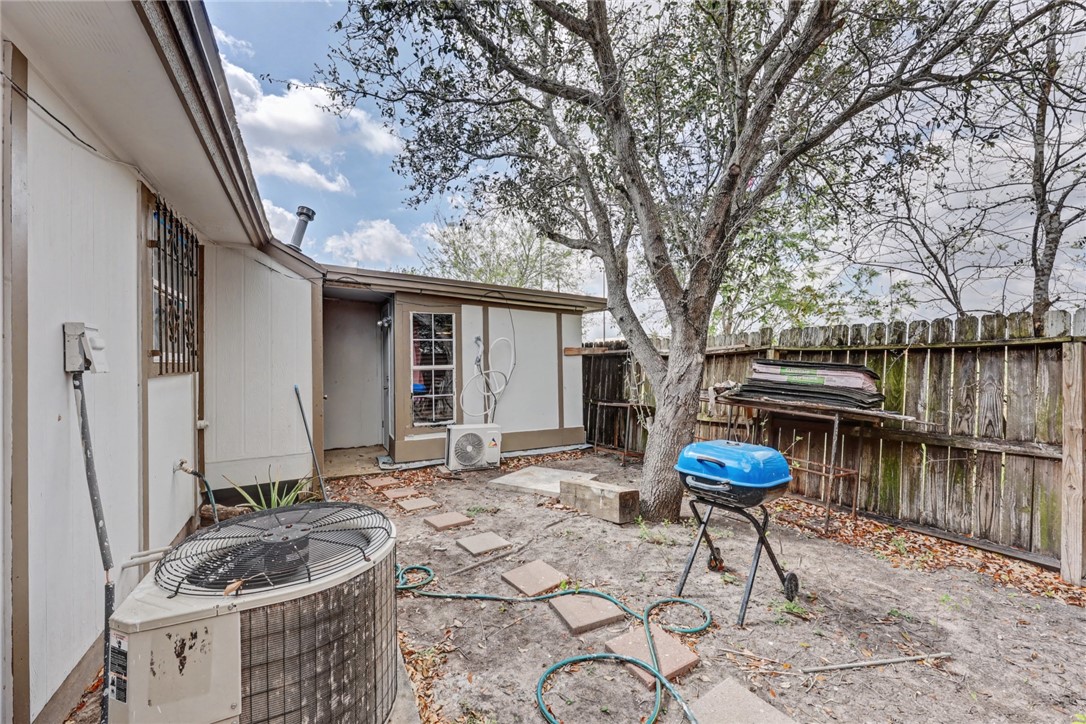 1109 Green Field Dr