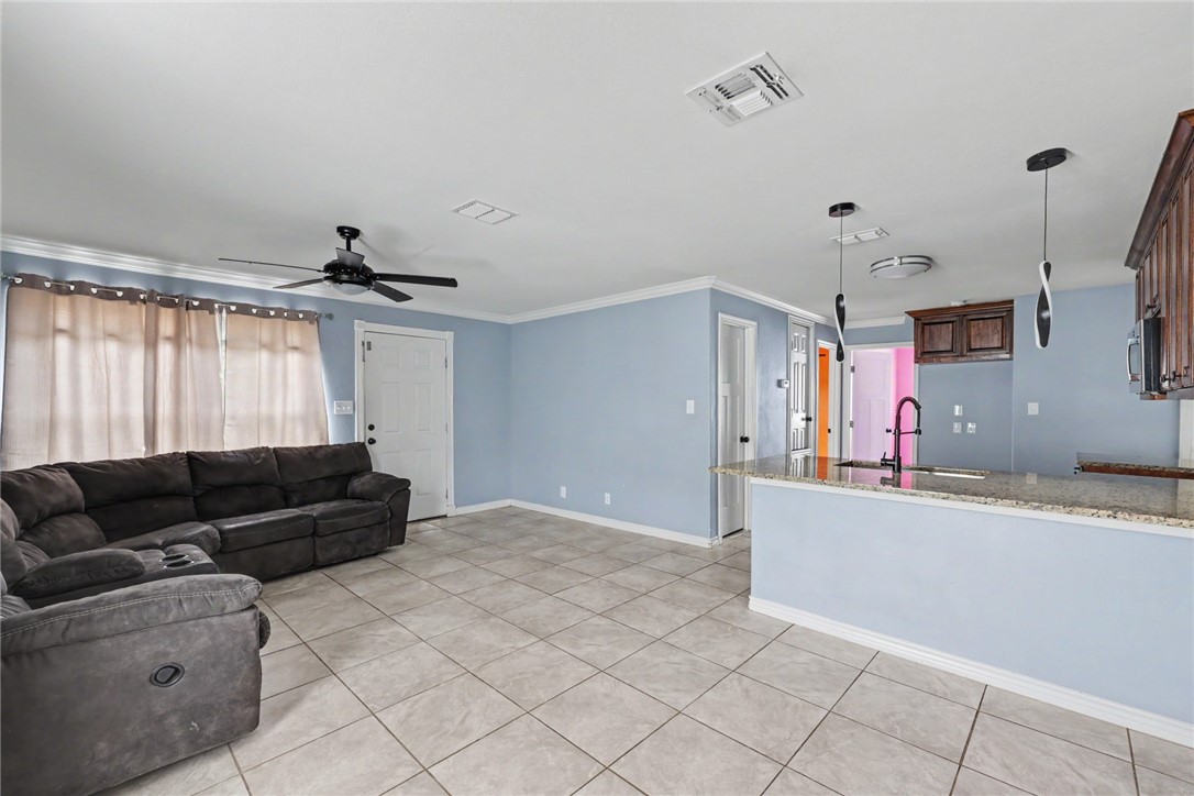 1445 Buenos Aires St