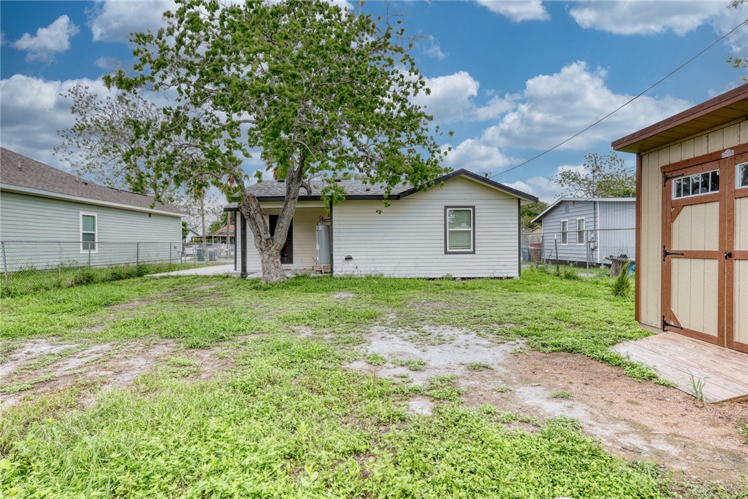 1445 Buenos Aires St