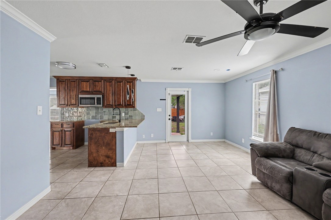 1445 Buenos Aires St