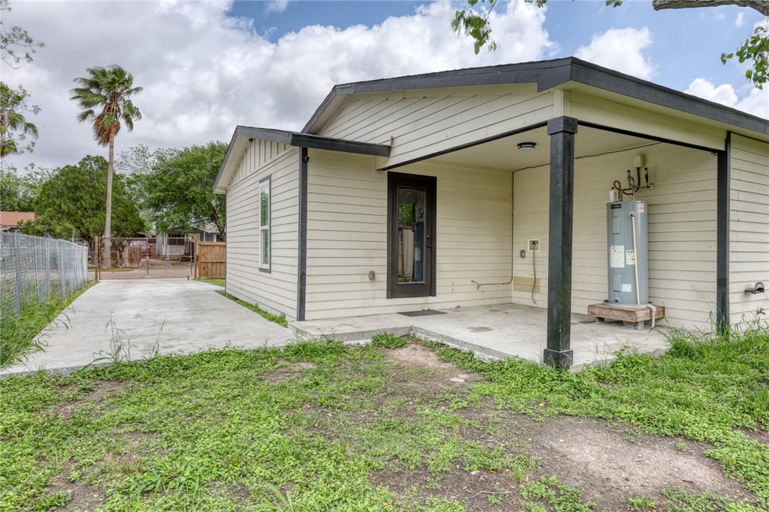 1445 Buenos Aires St