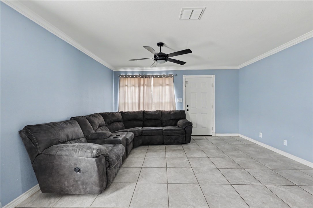 1445 Buenos Aires St