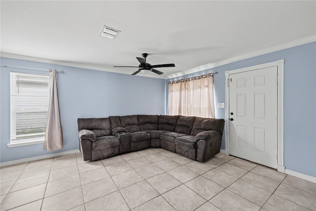 1445 Buenos Aires St