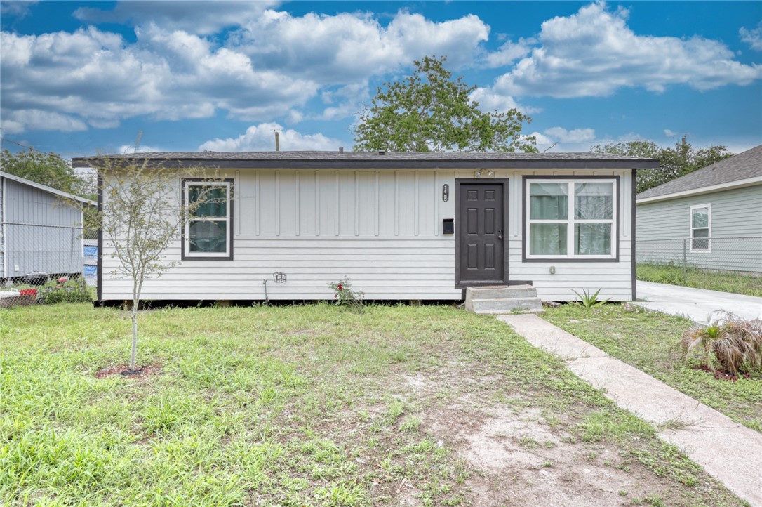 1445 Buenos Aires St
