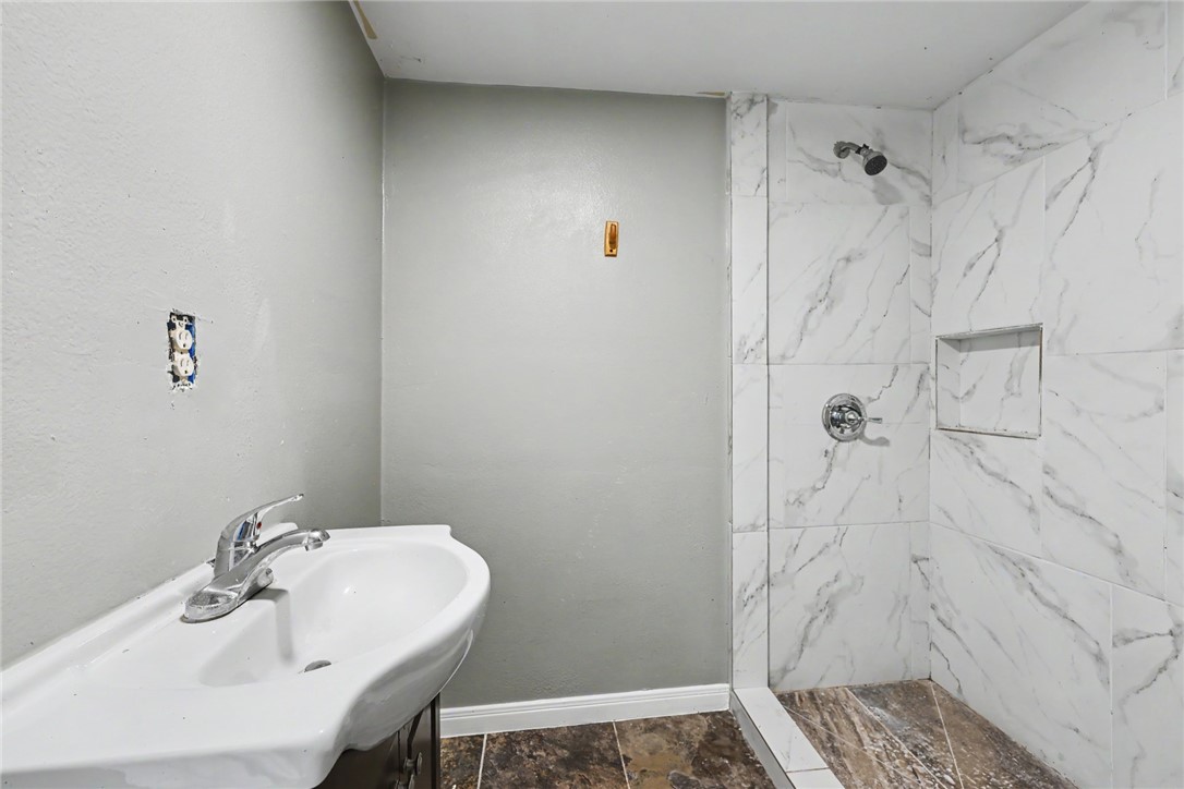 2729 Elizabeth St