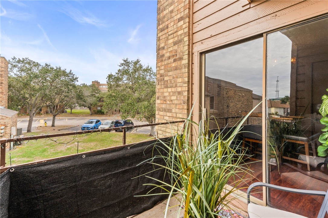 7122 Premont Dr I-202