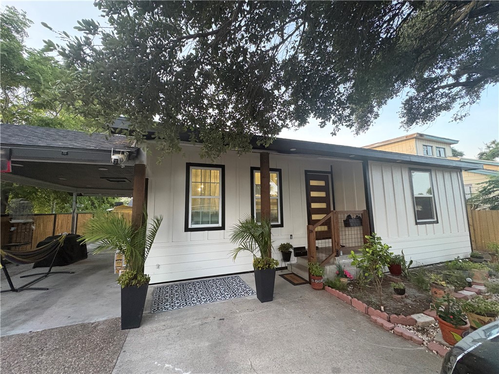 2126 Harriett Dr