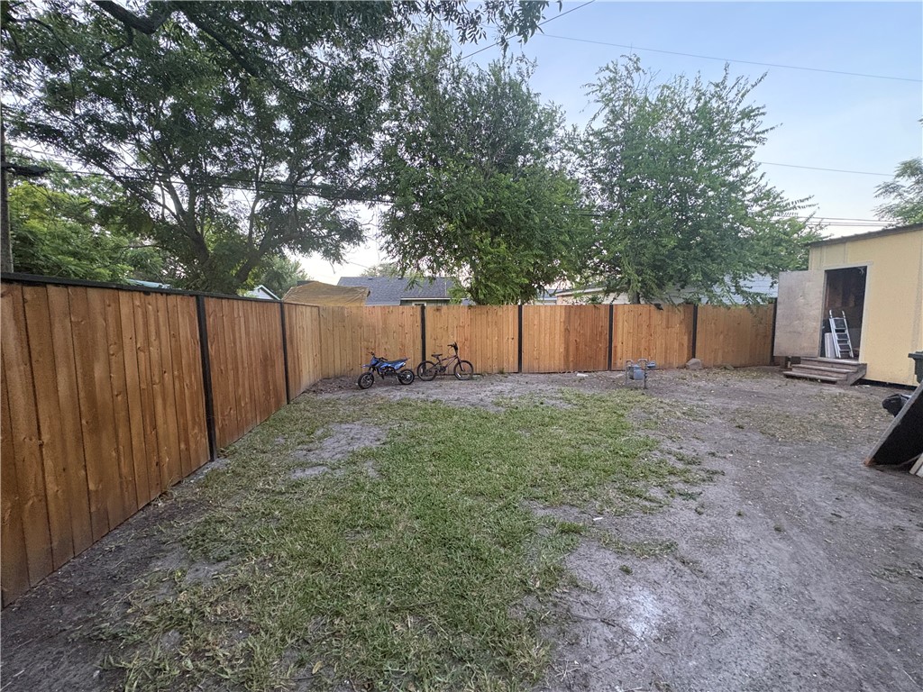 2126 Harriett Dr