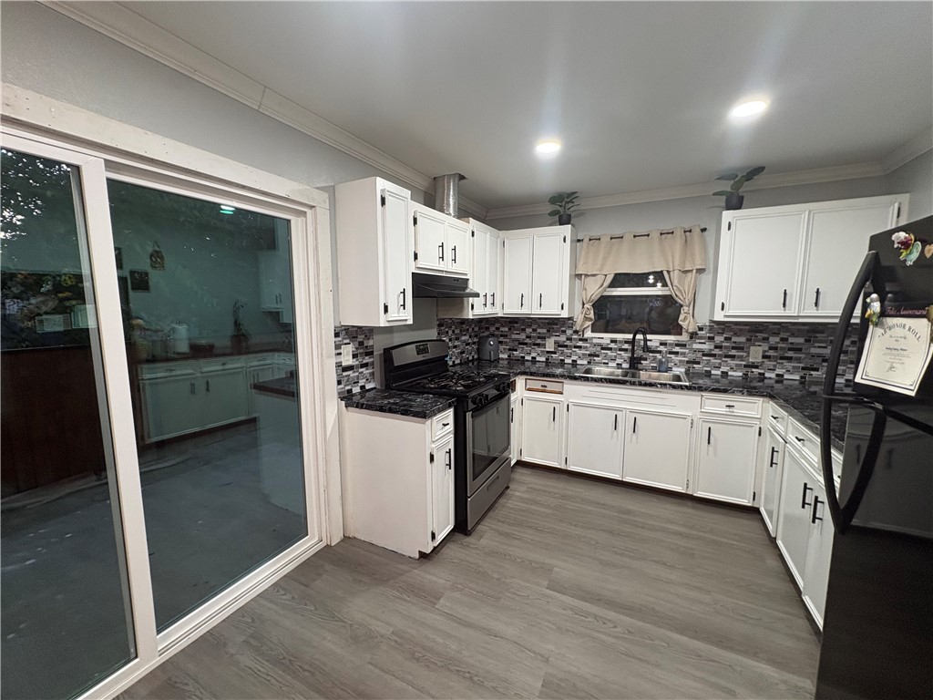 2126 Harriett Dr