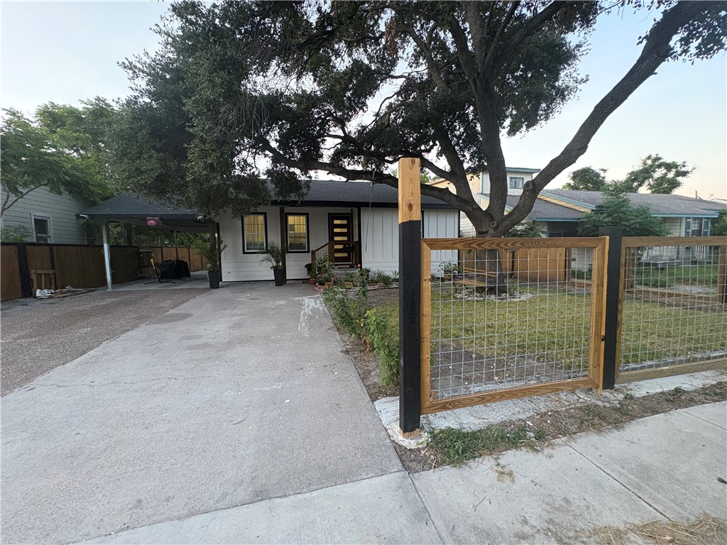 2126 Harriett Dr