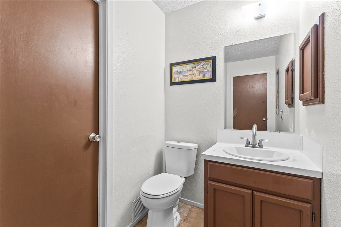 321 Easy St A&B
