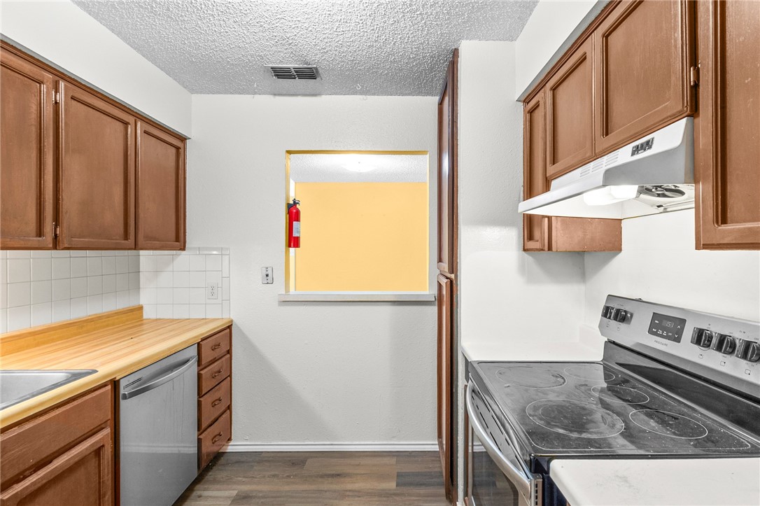 321 Easy St A&B