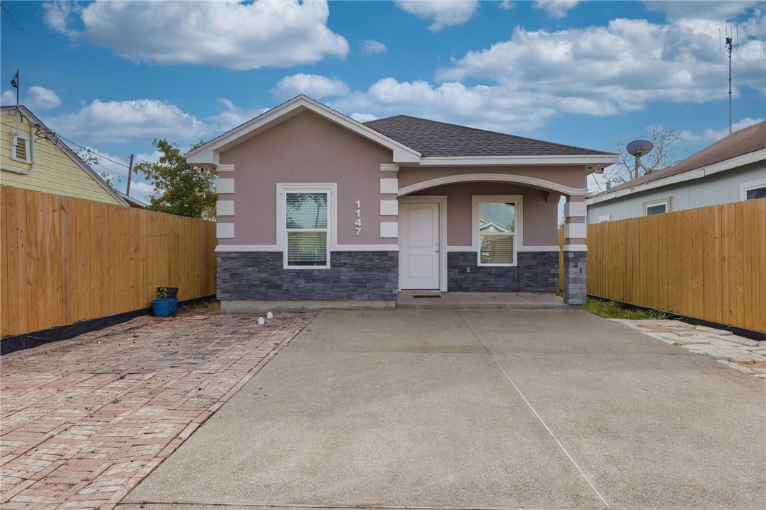 1147 Lolita St